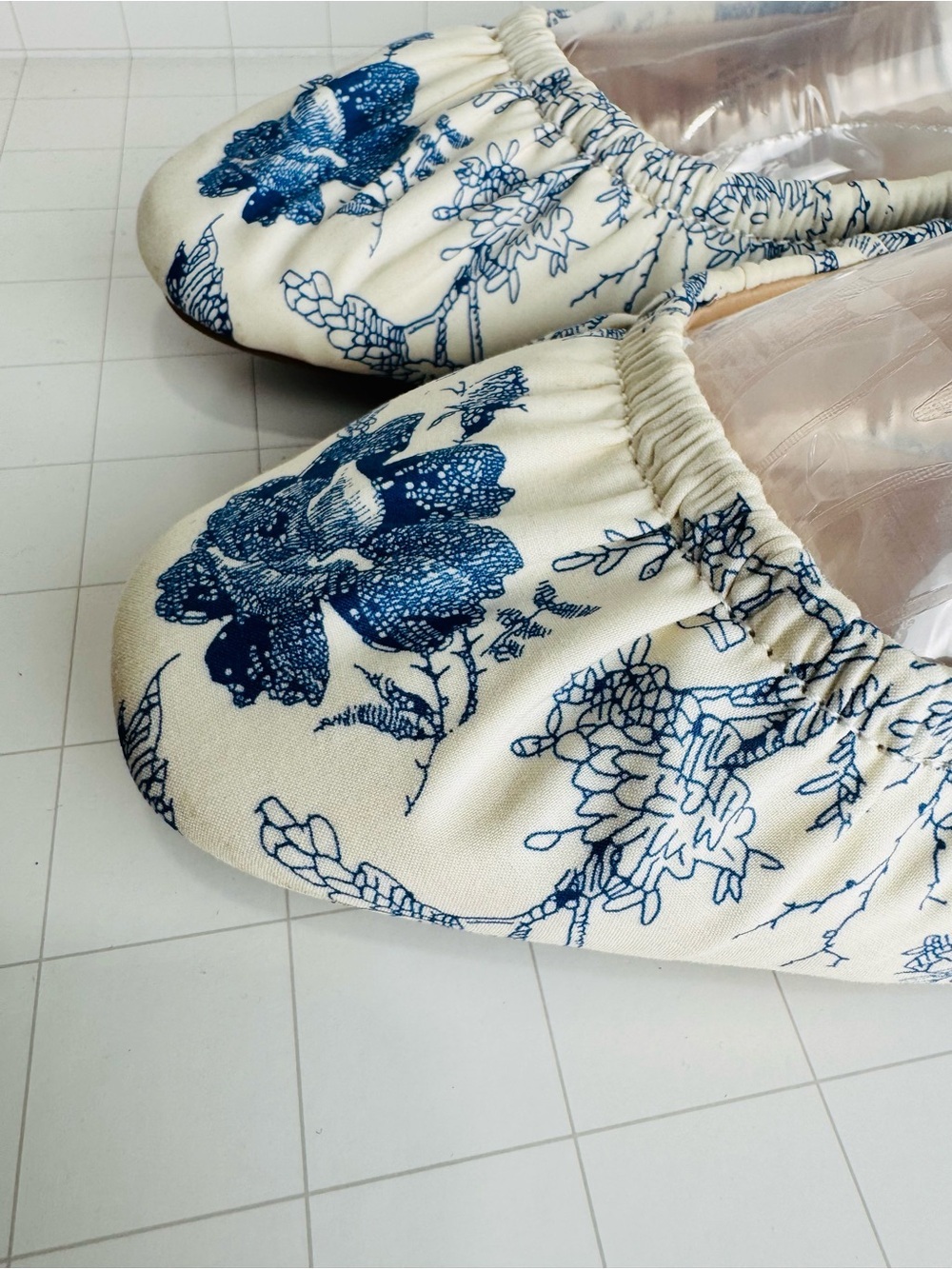 Steve Madden Cream and Blue Floral Mary Jane Flats - Picture 4 of 7